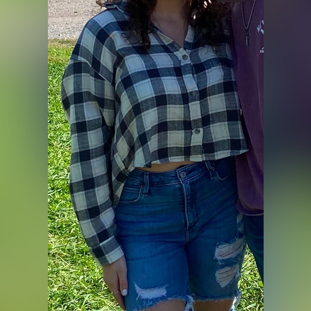 American Eagle Cropped Plaid Flannel Button Down